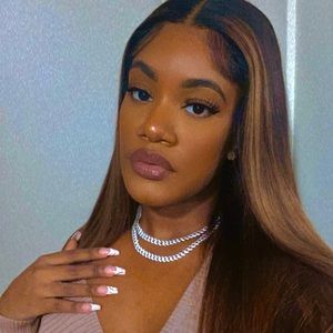 Meet your Posher, Mercedes